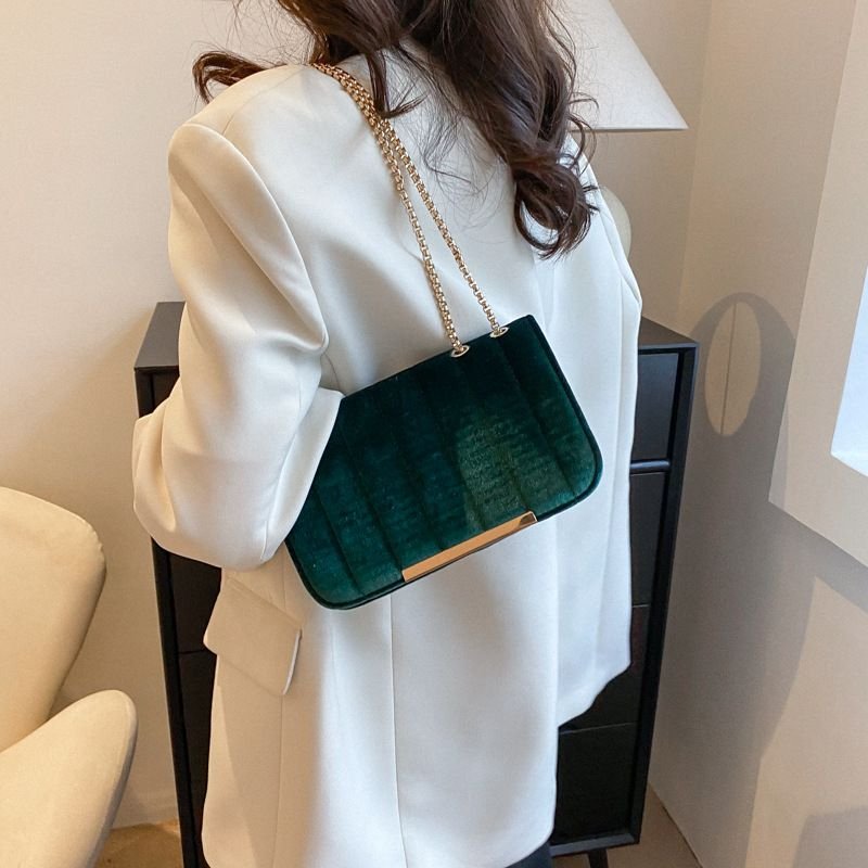 Fashionable And Elegant Velvet Solid Color Chain Shoulder Bag